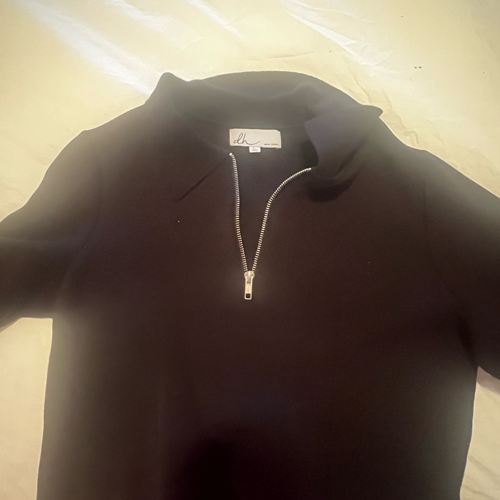 Black Rayon/Spandex Long Sleeve, Collared Top. dh NY - size L